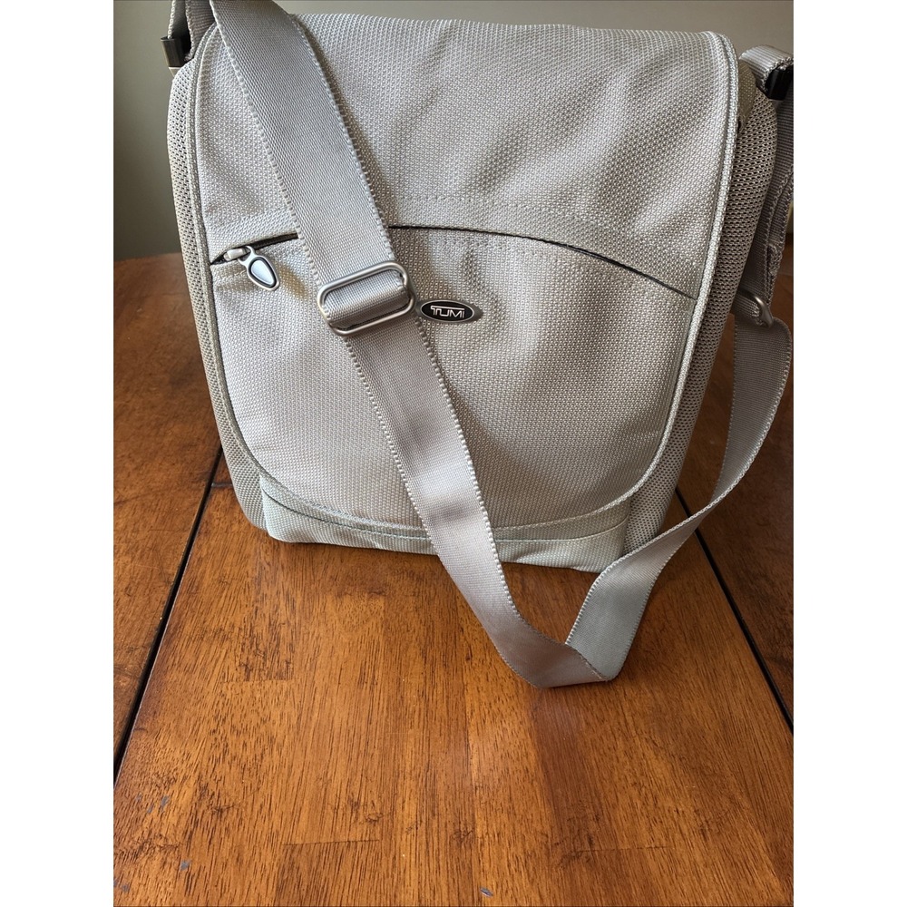Tumi T3 Apex Men's Women's Travel Tote Shoulder Bag Strap Classic Style Silver - Picture 4 of 16